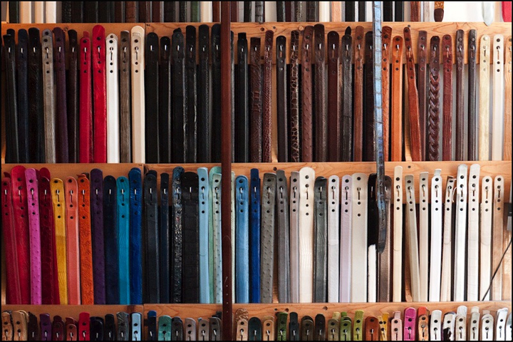 ঘরেই বেল্টের কারখানা