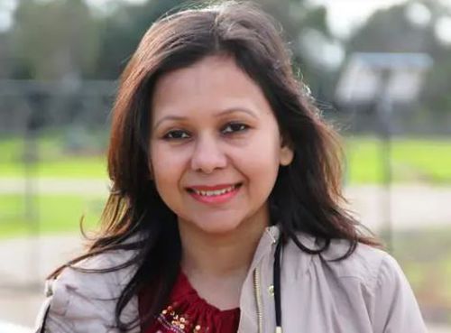 পাটের স্যানিটারি প্যাড বানিয়ে পুরষ্কার পেলেন বিজ্ঞানী ফারহানা সুলতানা