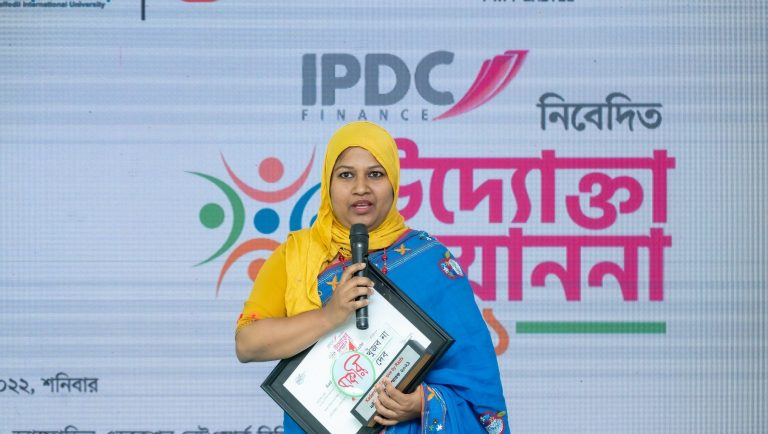 নান্দনিক ডিজাইনের শাড়ির হাউস-কাদম্বরী