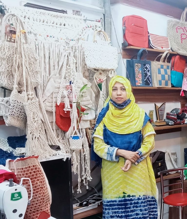 আত্মপ্রত্যয়ী নারীর উদ্যোগ আমরা পারি